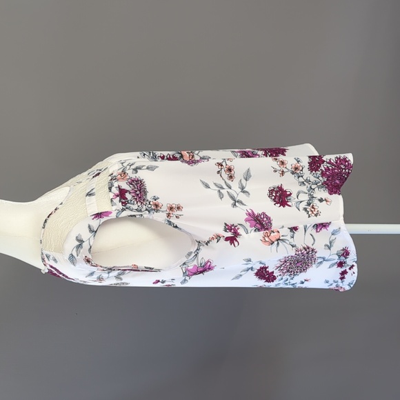 3 for $30. Floral top - Picture 6 of 11